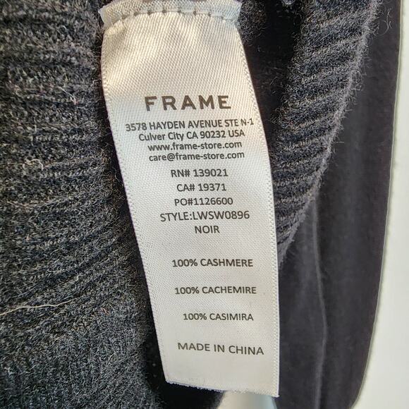 Frame Cashmere Sweater Size M Black Cropped Bell Sleeve Shirred V-neck Luxe Chic - Picture 14 of 14